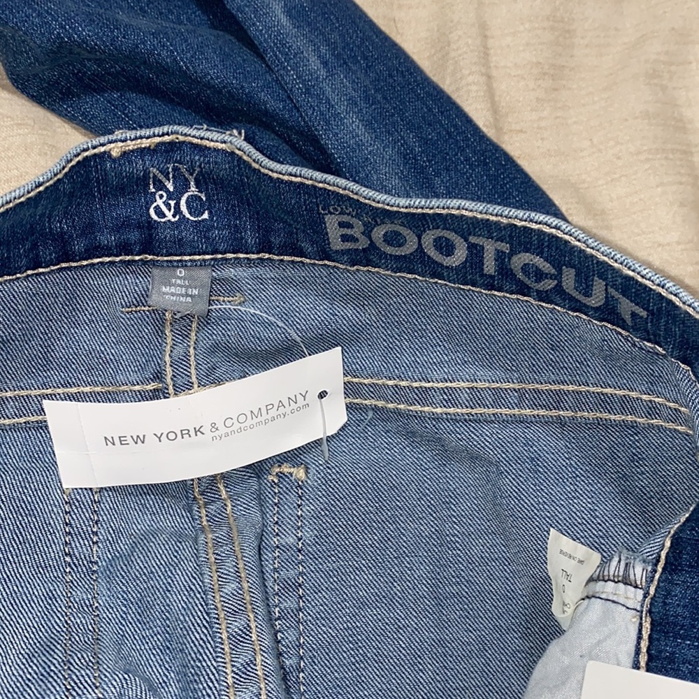 🎈NWT New York & Company Low Rise Bootcut jeans! - Picture 7 of 9
